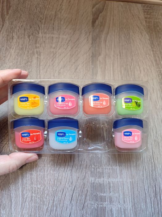 Бальзам для губ ,новий