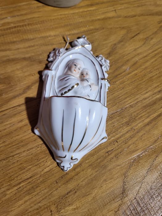 Porcelanowa kropielnica Maryja Matka Boża z dzieciątkiem Jezus