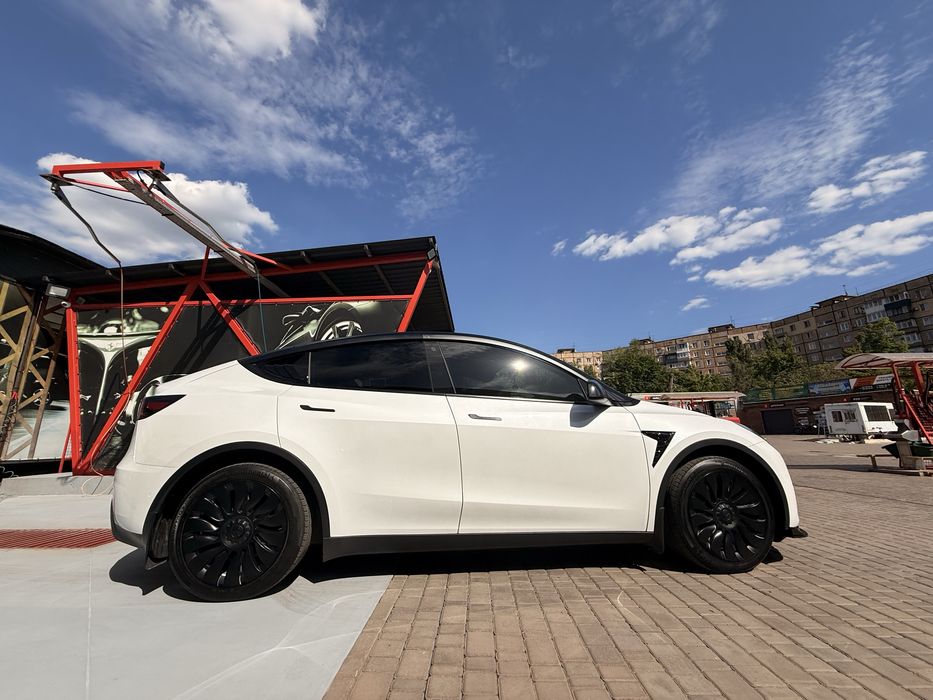 Продам Tesla Model Y