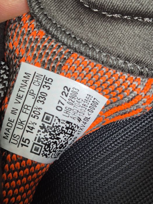 Adidas Yeezy Boost 350 V2 Carbon Beluga HQ7045