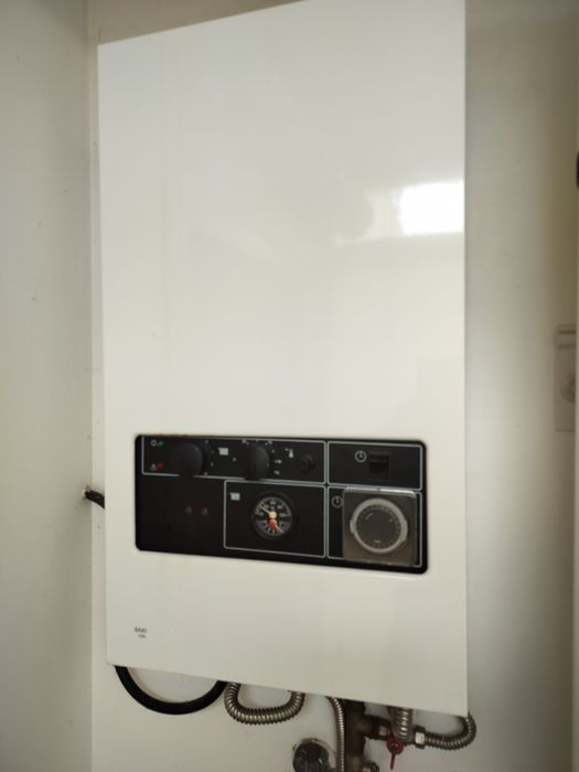 Radiadores hidráulicos em bom estado + caldeira elétrica