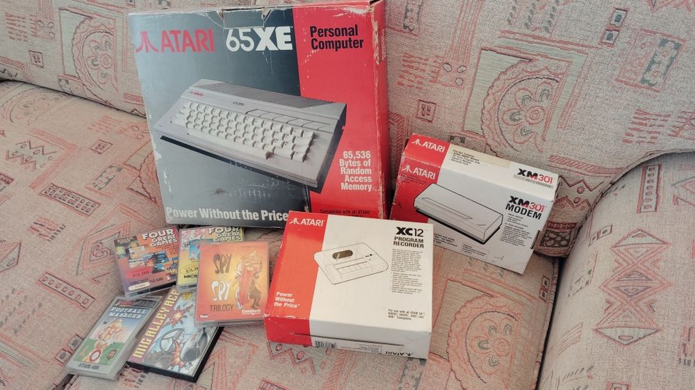 Atari 65xe zestaw z osprzętem gry