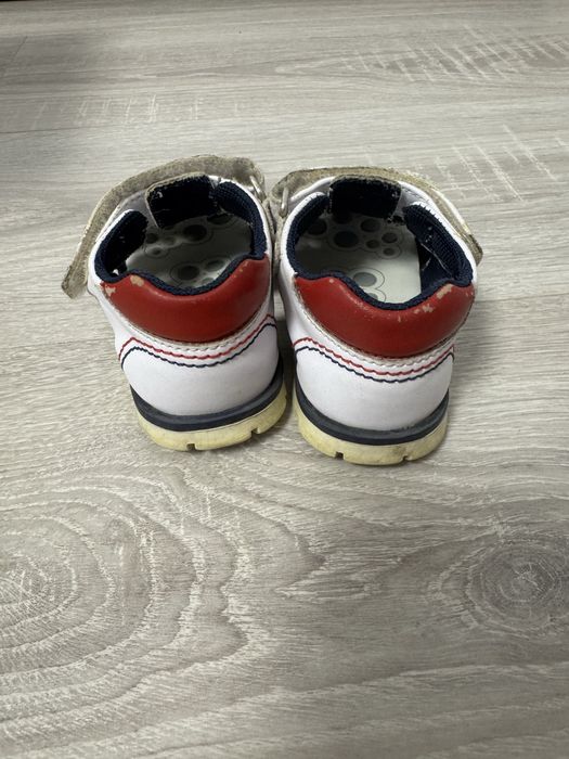 Продам бомоножки chicco