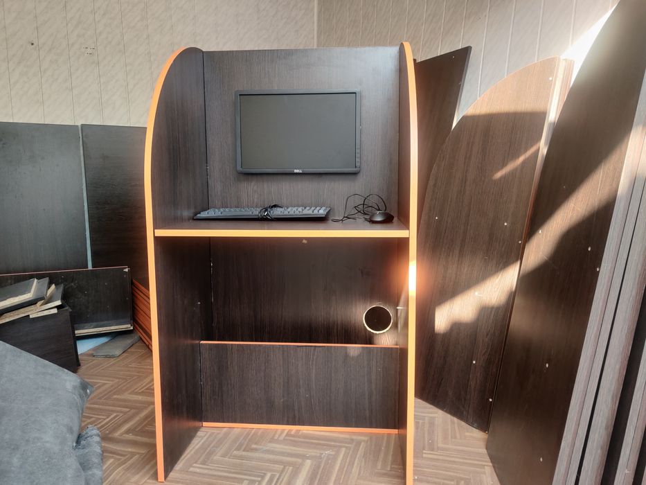 Стол компьютерный