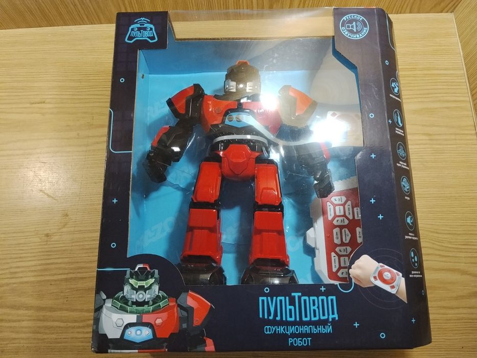Функциональный робот на пульте радиоуправления аккум 2 пульта звук све