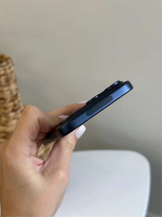 iphone 17 pro max синій