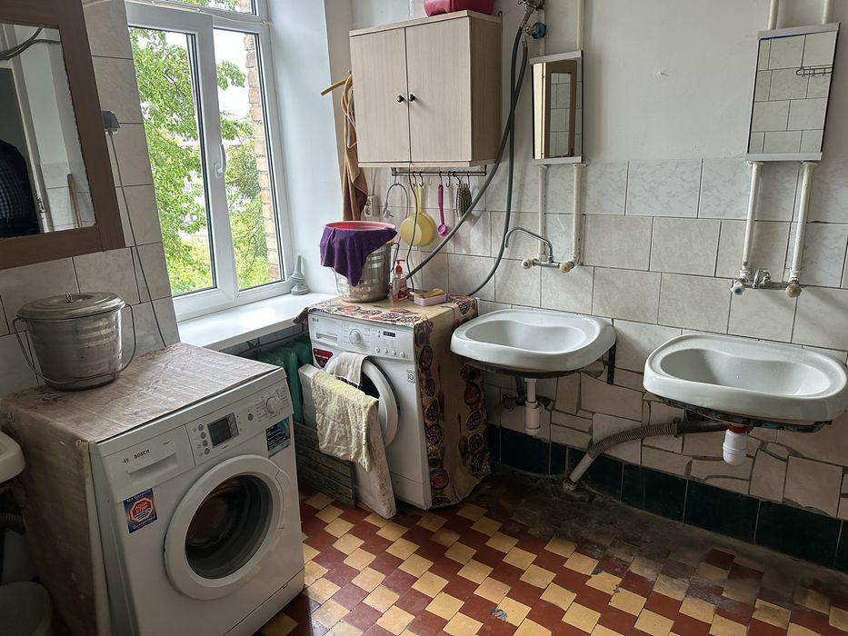 Продаж 2 кімнати гуртожиток Нивки Кирпоноса Петріва Шевченківський