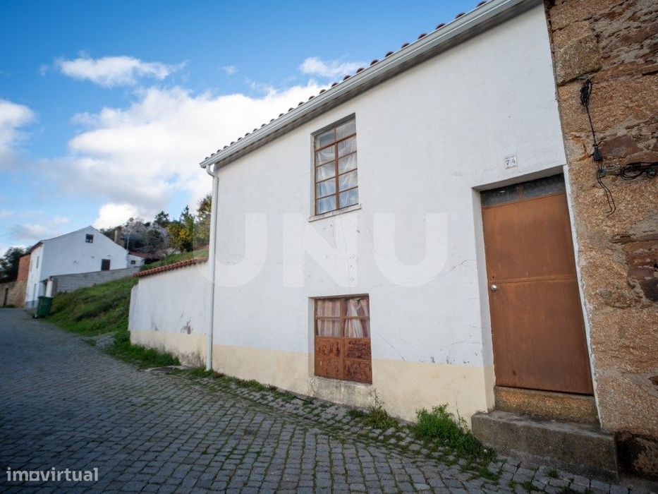Moradia T3 com Logradouro — Salgueiro do Campo, Castelo Branco