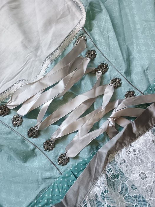 Sukienka bawarska Dirndl tradycyjny strój ludowy