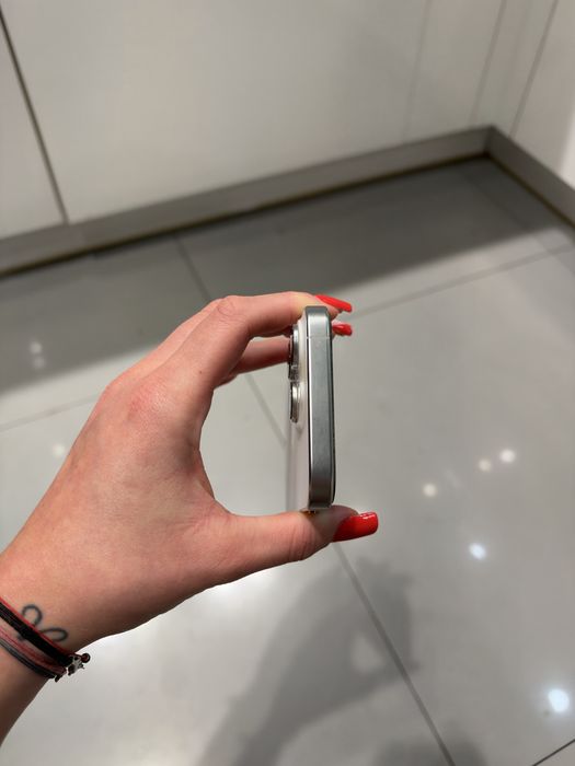 iPhone 16 Pro 128 GB White Titanium | Zadbany | 81% baterii