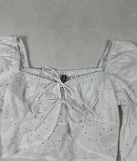 biała koszula bluzka wiązana biała z bufiastymi rękawami crop top