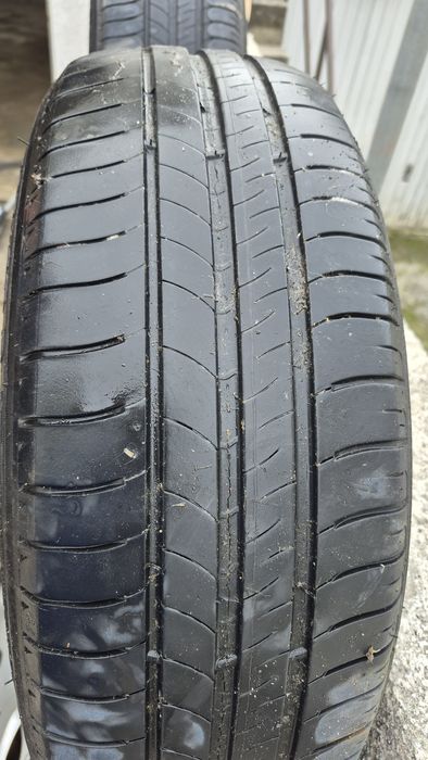 Jantes Originais Audi R15 (5 Furos) com Pneus (2 Bons / 2 Maus)