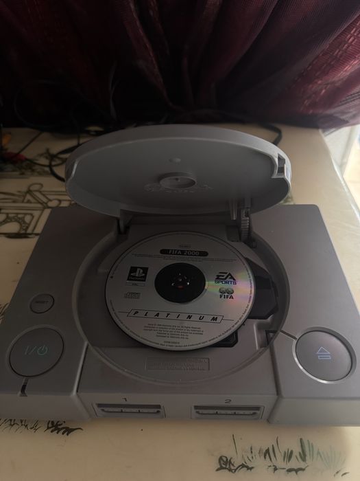 Playstation 1 em excelentes condicoes