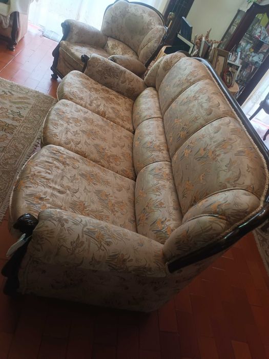 Sofás em tecido bom estado usado.