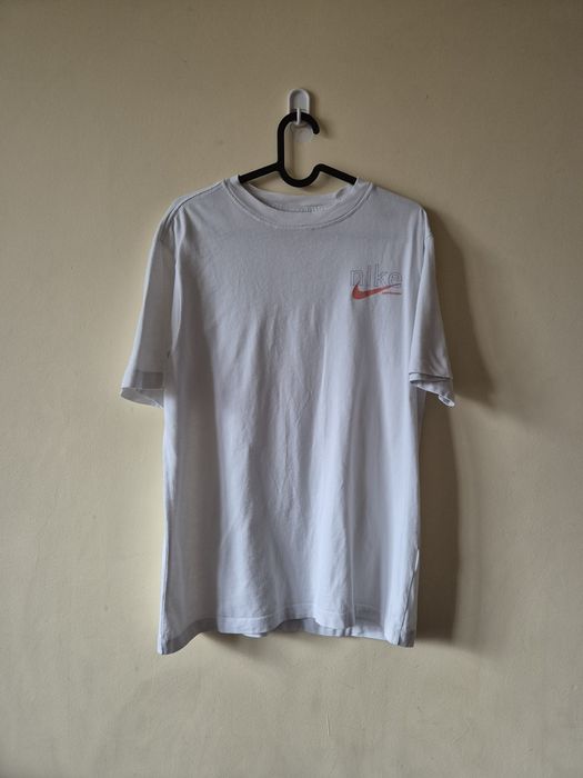 Tshirt nike koszulka nadruk na plecach swoosh biała