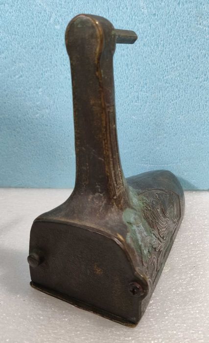 Original e raro antigo ferro de engomar