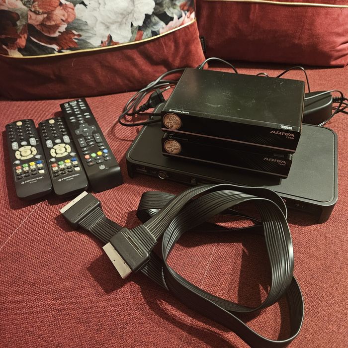 Dekoder Ariva x2 + UPC z pilotami