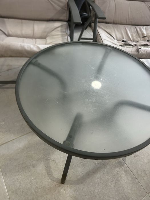 Vendo mesa e cadeiras exterior