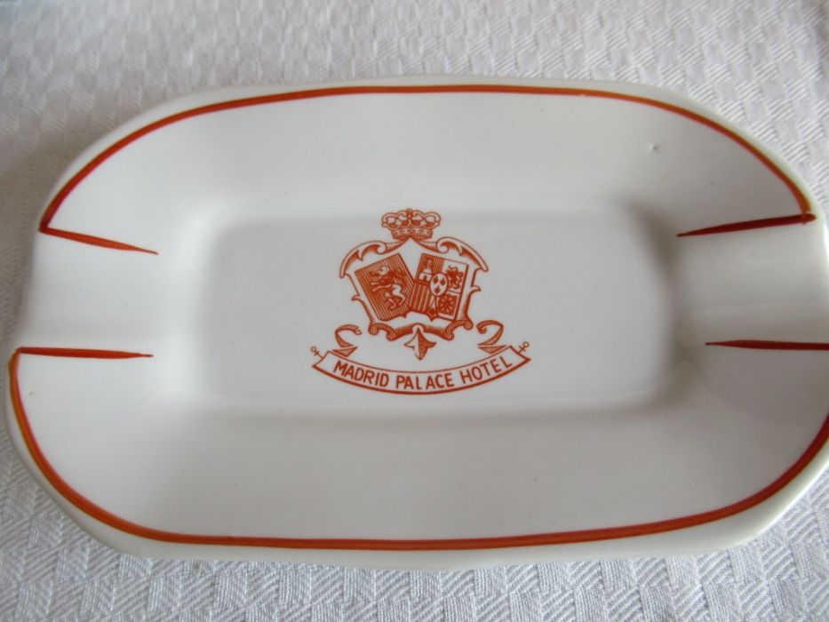 Cinzeiros vintage de hotel