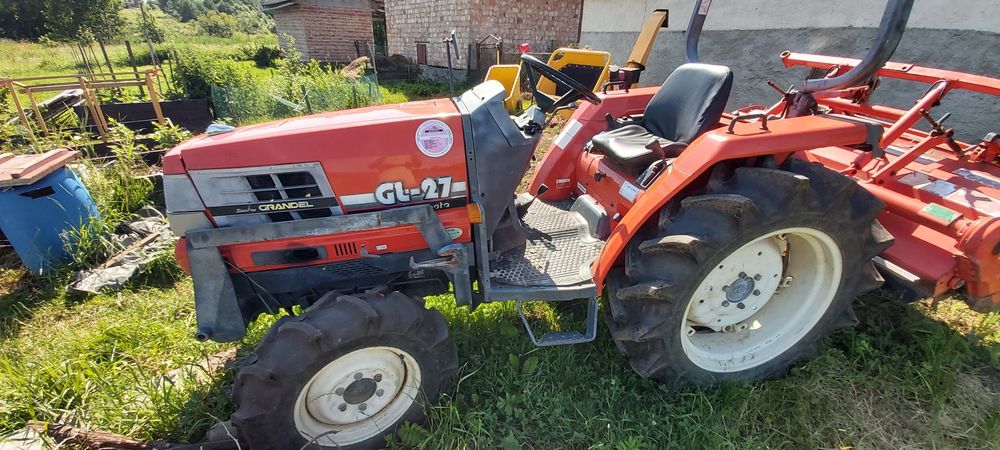 Kobota GL27, з фронтальним навантажувачем і фрезою