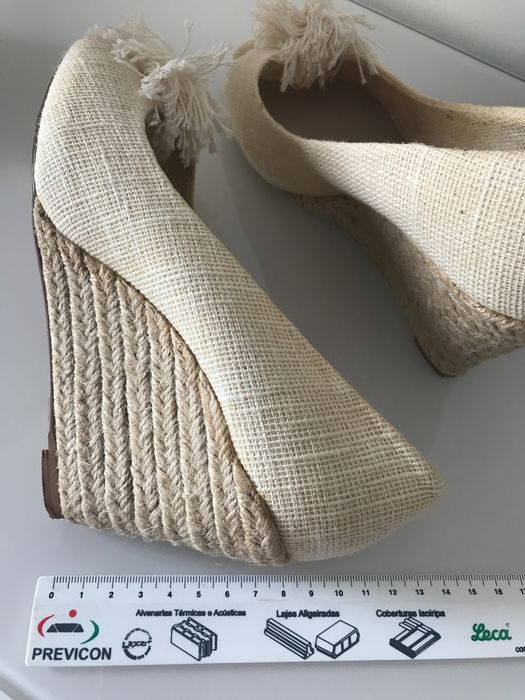 Sapatos de cunha bege Zara (como novo)