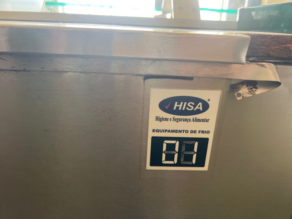 Vitrine Refrigerada Profissional em Inox e Vidro