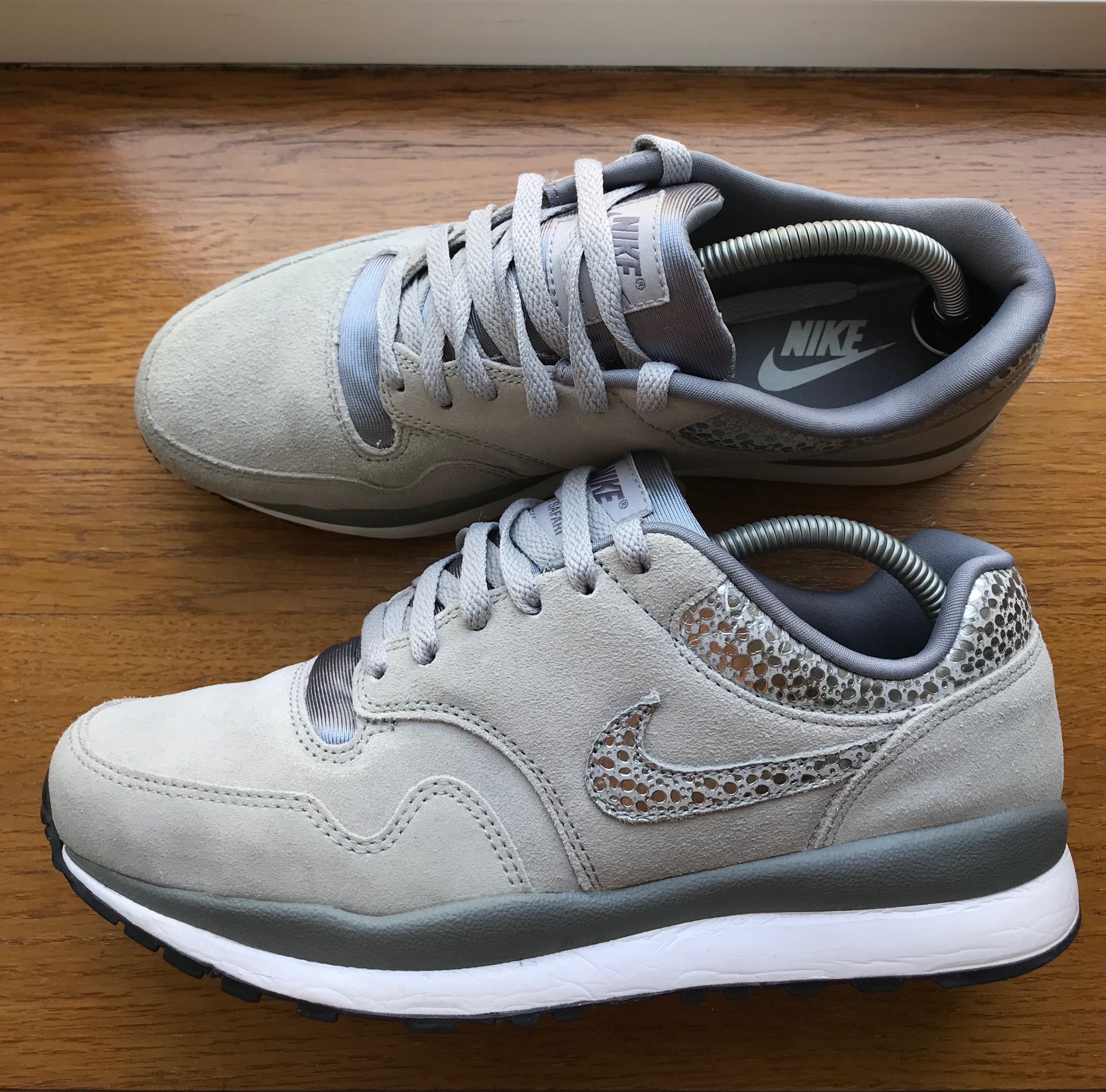 Nike air best sale safari wolf grey