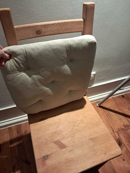Duas cadeiras ikea com almofada incluida