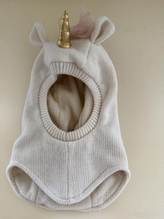 Продам шапку для дівчинки Reserved