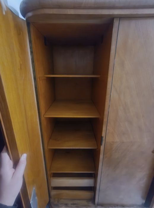 Stara drewniana szafa