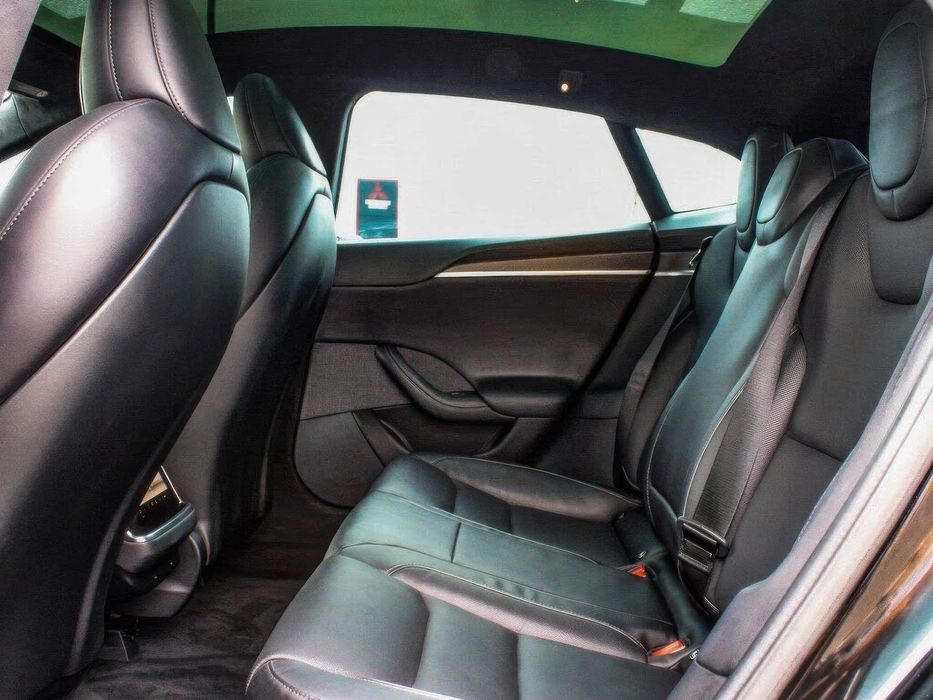 Tesla Model S      2022