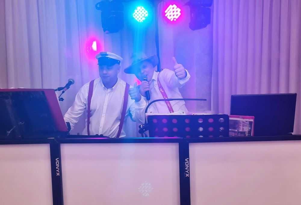 Oprawa muzyczna DJ + wodzirej lub Zespół muzyczny.