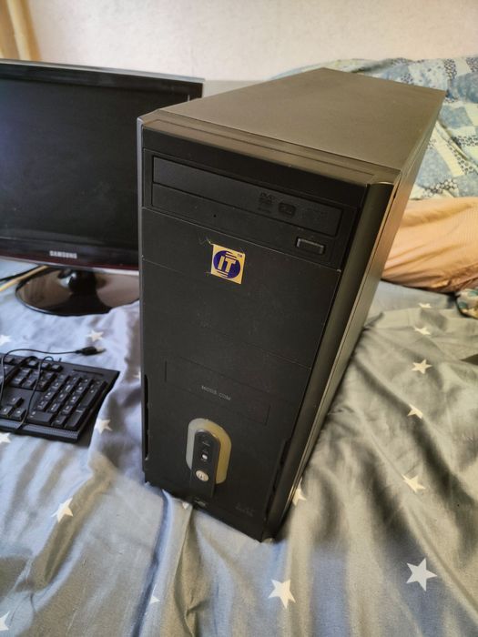 Компьютер с монитором 20'