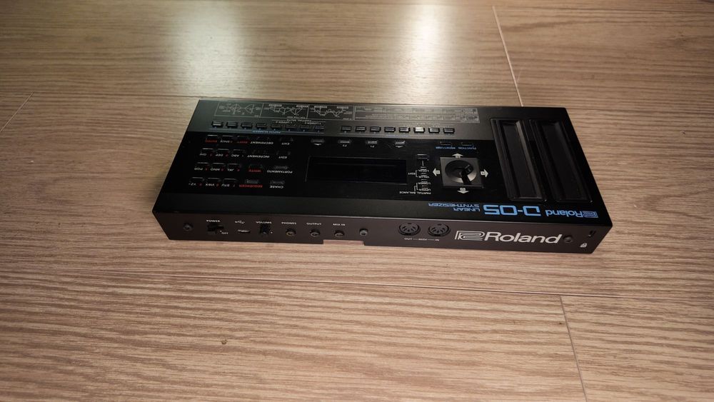 Roland D-05 Boutique Series Linear Synthesizer Sound Module - Black