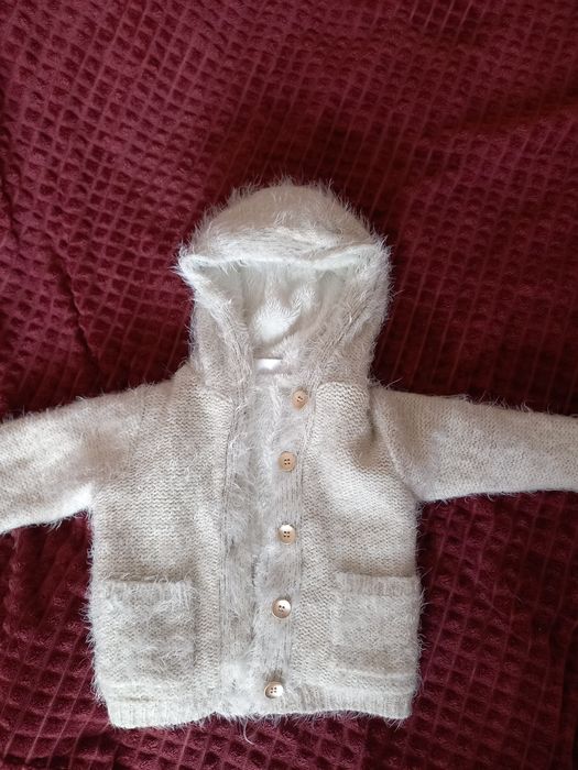 Продам фирменную белую кофту куртку байку на девочку