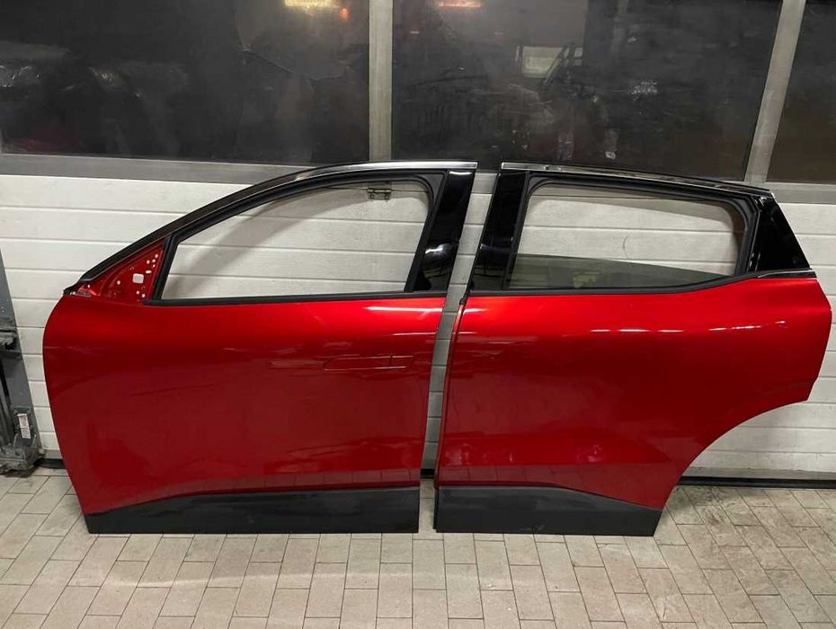 Двері Renault Megane E-Tech передні або задні праві ліві разборка