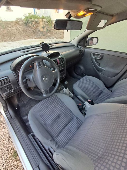 Opel corsa 1.2 em otimo  estado.