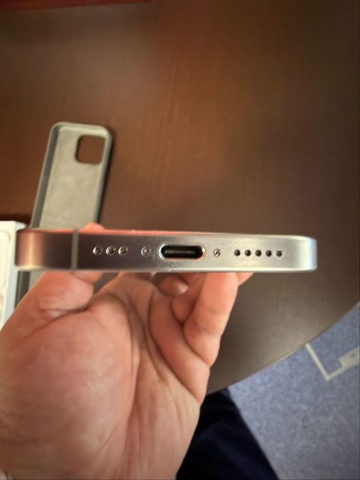 iPhone 15 Pro Titanium Natural – Excelente Estado + Extras