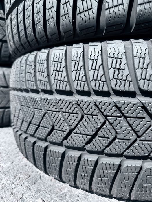 235 35 20 Pirelli Sottozero 3 99% 2022 Шини Зима