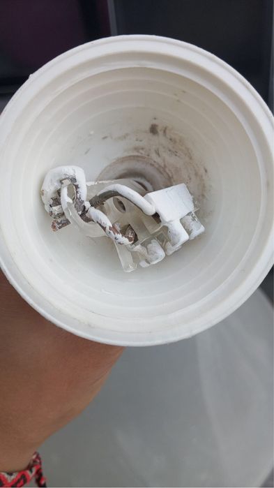 2 candeeiros brqncos