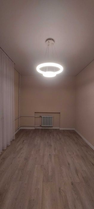 Продається трикімнатна квартира " СТАЛІНКА " в центрі м.Васильків