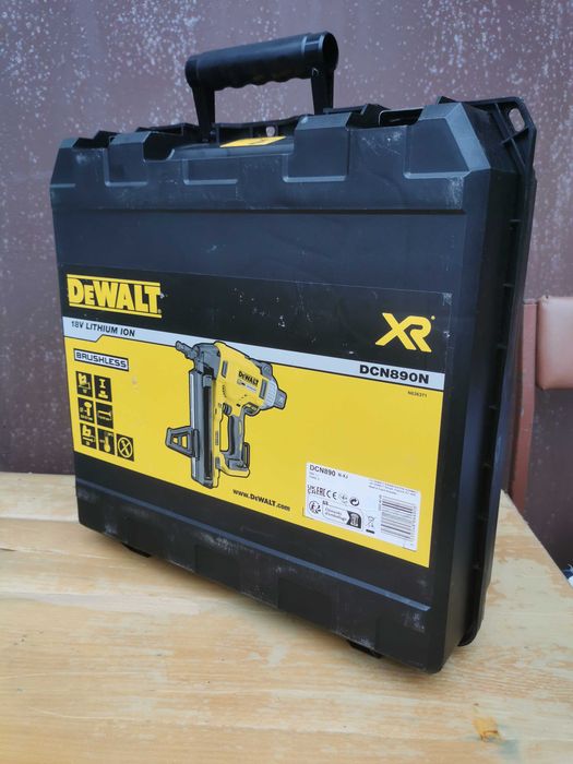Gwoździarka DeWALT DCN890N