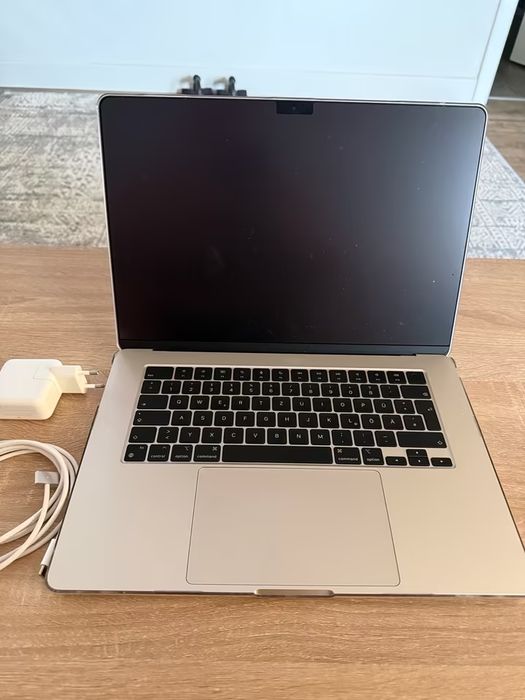 Apple MacBook Air 15 Cali M2 256GB 8GB RAM