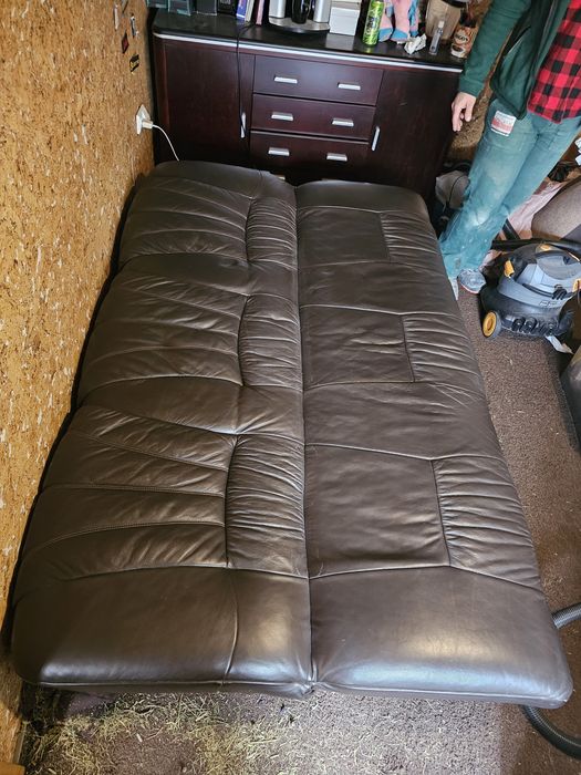 Skórzana rozkładana sofa