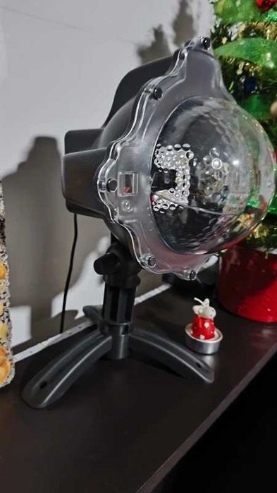 Projetor Luminoso exterior e interior com Efeito Neve Branco