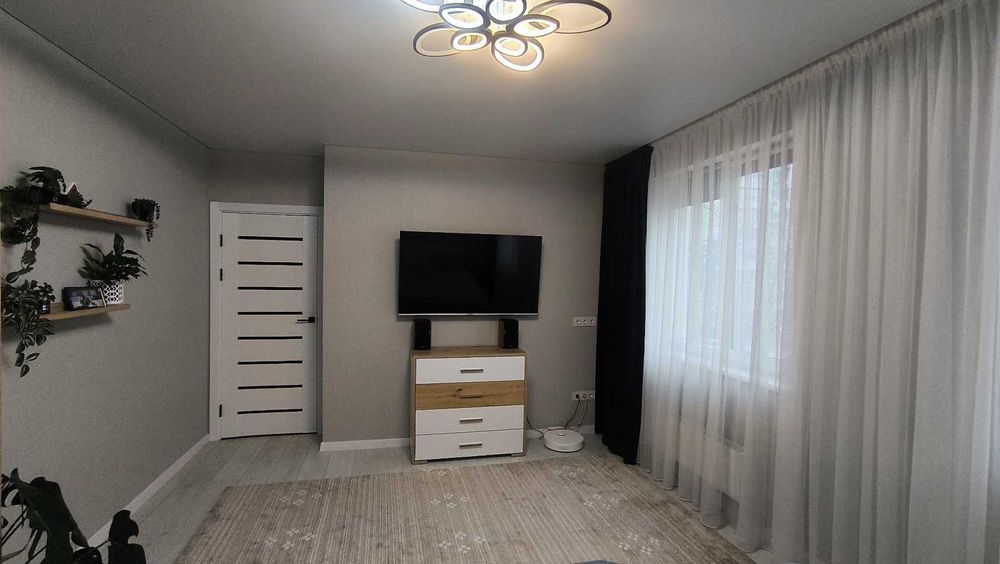 2 ком квартира в ЖК Острова. есть газ.  2 этаж. Марсельская