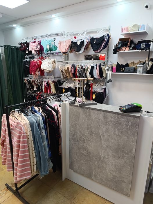 Продаж діючого магазину білизни та аксесуарів