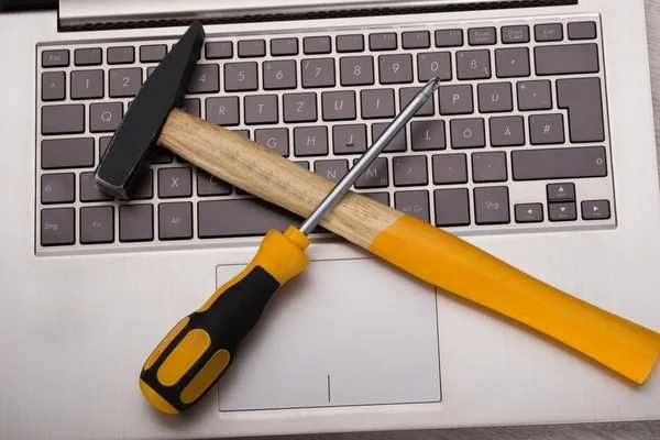 asus zenbook ux32a Доступна модернізація та обслуговування ноутбука.