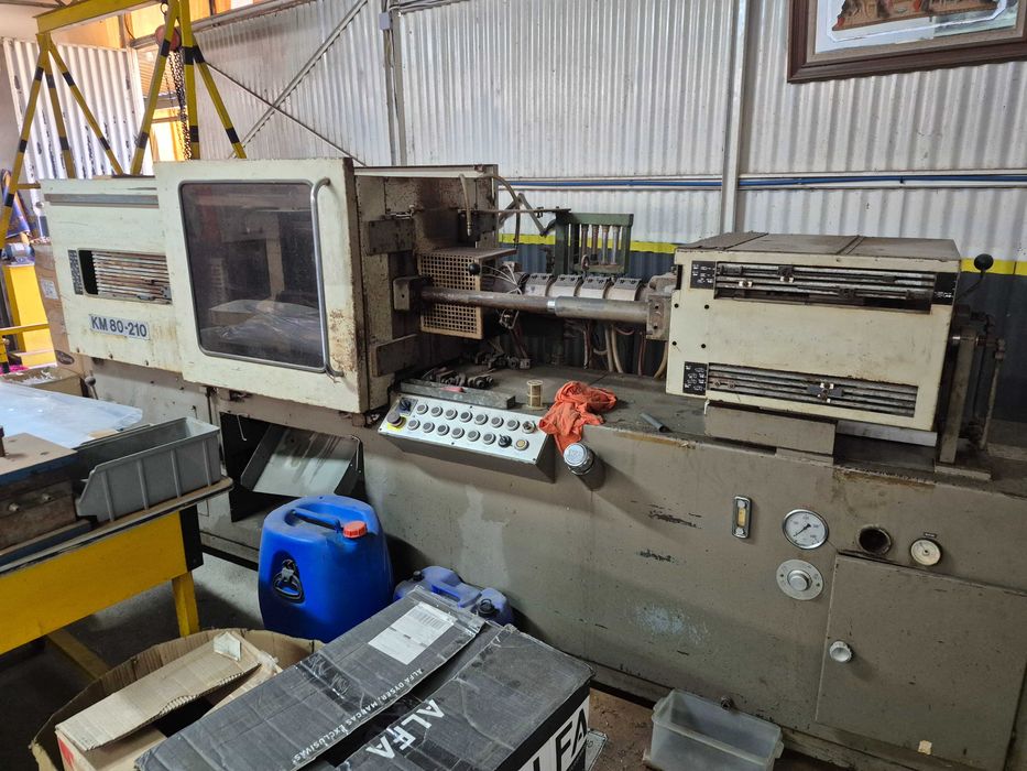 Maquina de injeção plastico KM 80-210