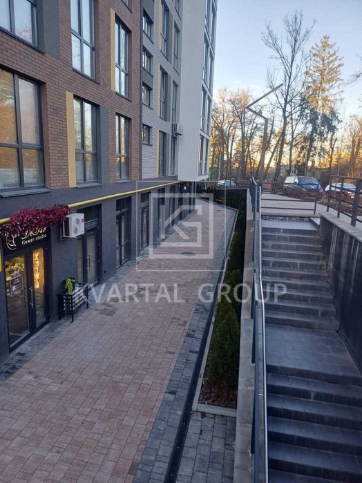 Комерція з ремонтом фасадного приміщення в НОВОМУ ЖК/ по вул.Лисенка